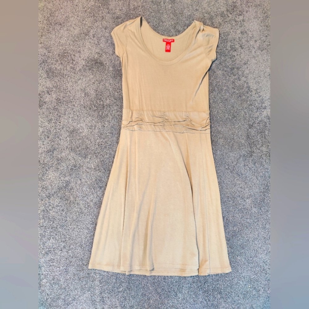 Elegant Tan Women's Dress. Size Medium. Comfy & casual.